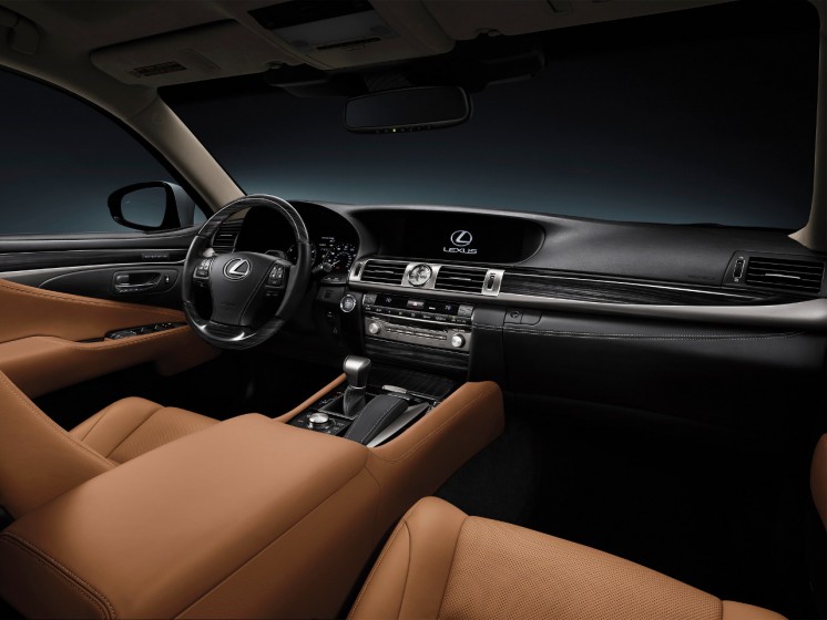 Фото Lexus LS 2012-го модельного года