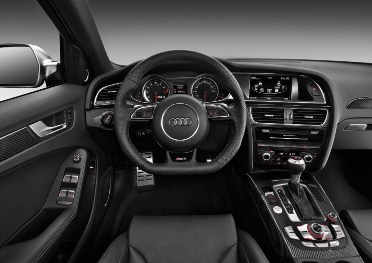 Фото Audi RS4 Avant 2012-го модельного года