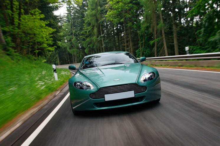Фото Aston Martin Vantage V8 2012-го модельного года