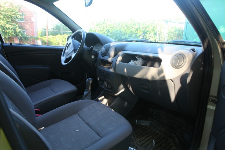 Фото Renault Logan 1.4L МКП5 (2010 г.в. 5 000 км)