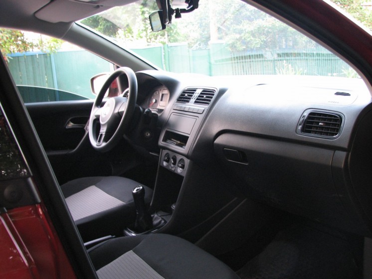 Фото Volkswagen Polo Sedan 1.6 МТ V16 (2012 г.в. 500 км)