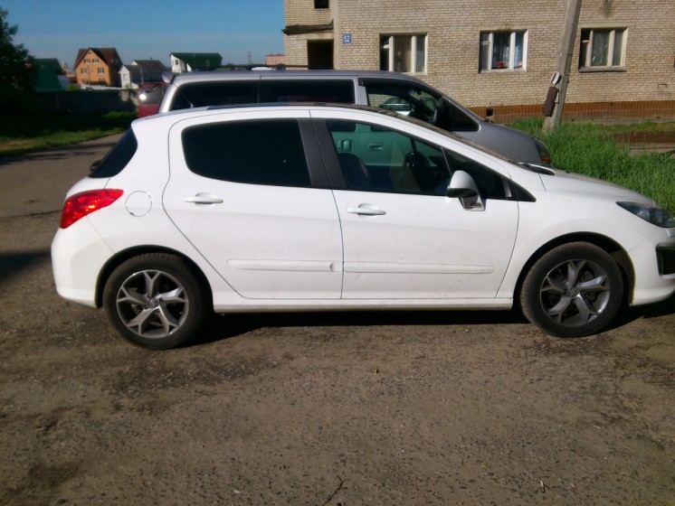 Фото Peugeot 308 1.6L 4AT (2011 г.в. 15 000 км)