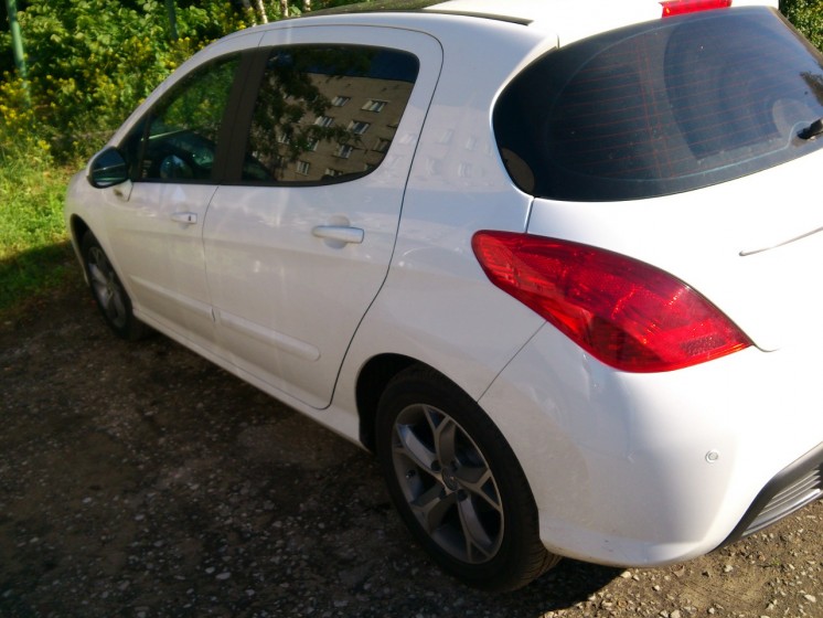 Фото Peugeot 308 1.6L 4AT (2011 г.в. 15 000 км)