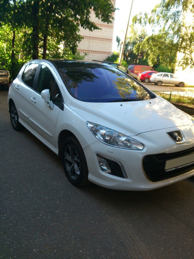 Фото Peugeot 308 1.6L 4AT (2011 г.в. 15 000 км)