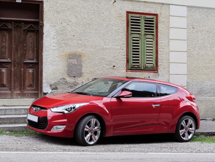 Первые фото Hyundai Veloster