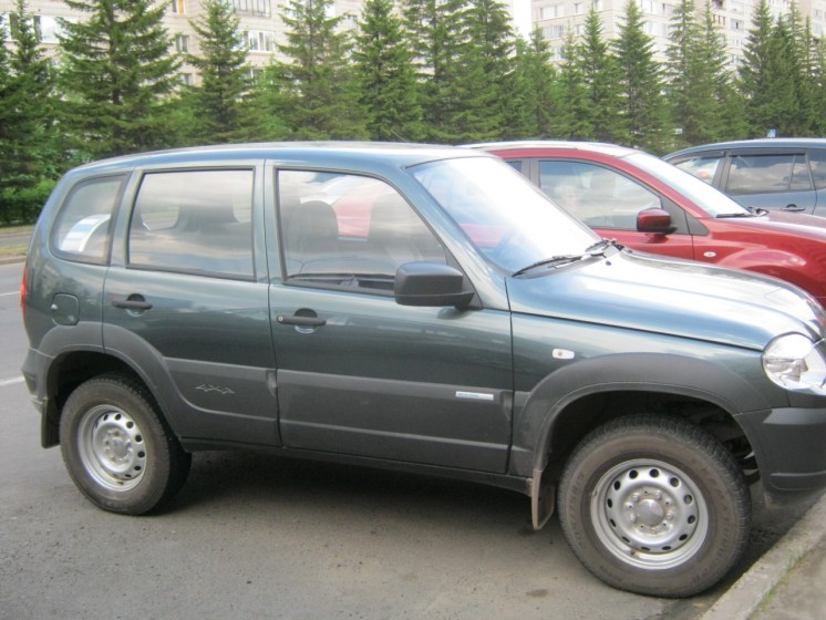 Фото Нива Шевроле 1.7L МКПП5 (2009 г.в. 30000 км)