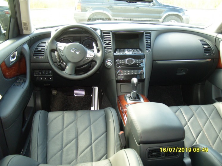 Фото Infiniti FX 37 3.7л АКПП (2012 г.в. 3000 км)