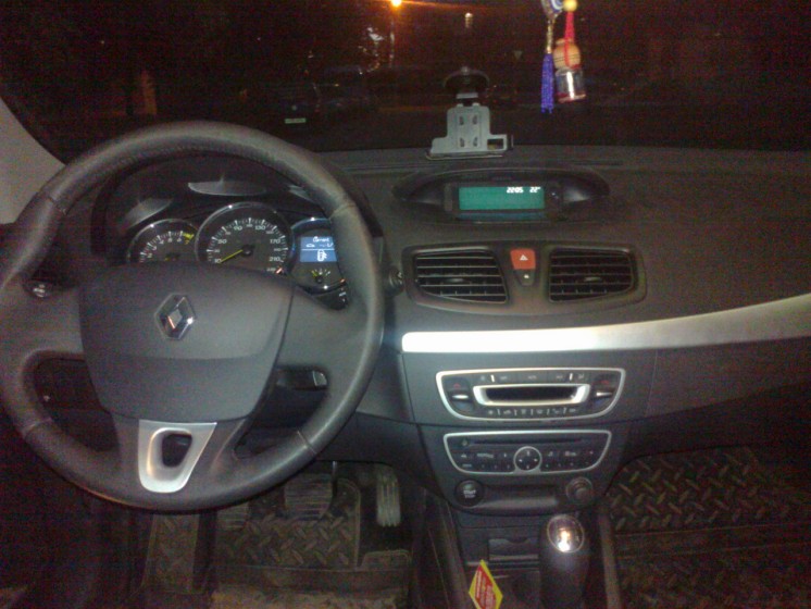 Фото Renault Fluence 1.6L 5MT (2011г. в. 17 000 км)