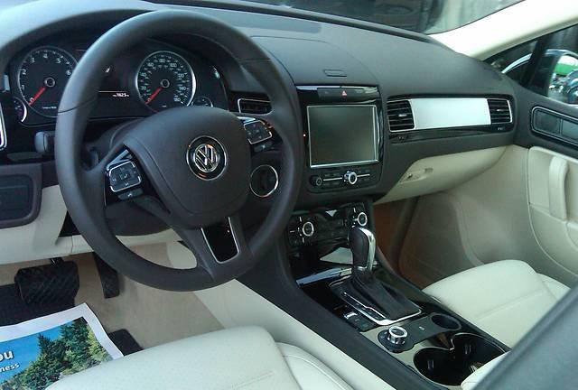 Фото Volkswagen Touareg 3.0L 8AT (2011г. 35000 км)