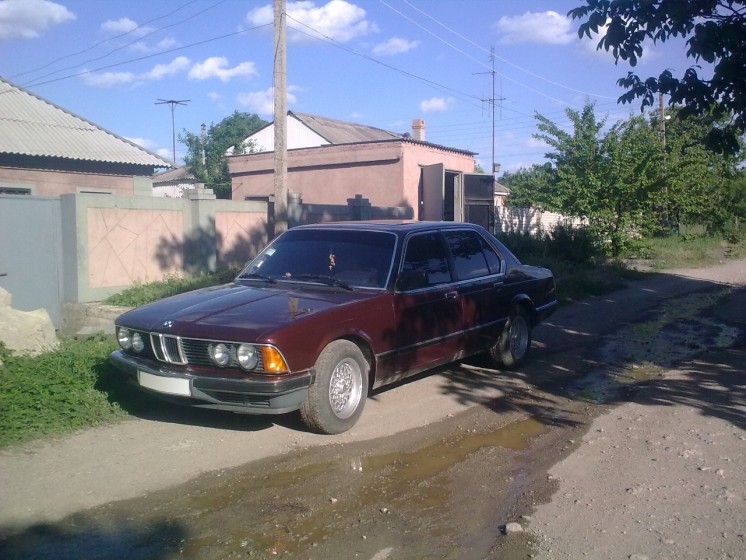 Фото BMW732i 3.2L 5-МКПП (1985 г.в. 250000 км)