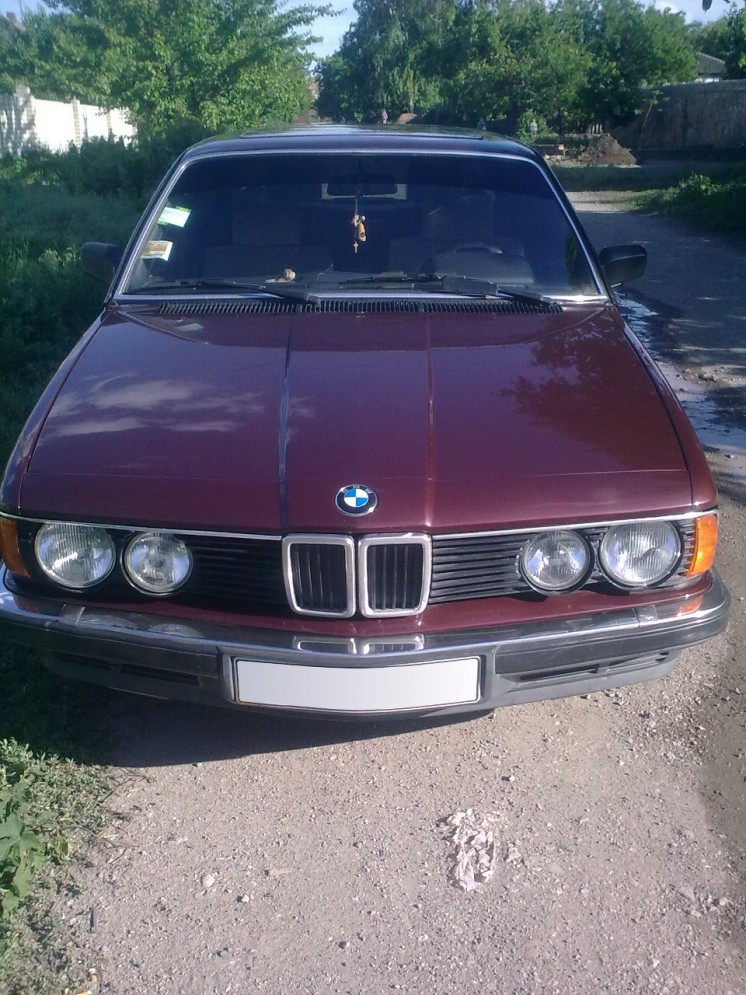 Фото BMW732i 3.2L 5-МКПП (1985 г.в. 250000 км)