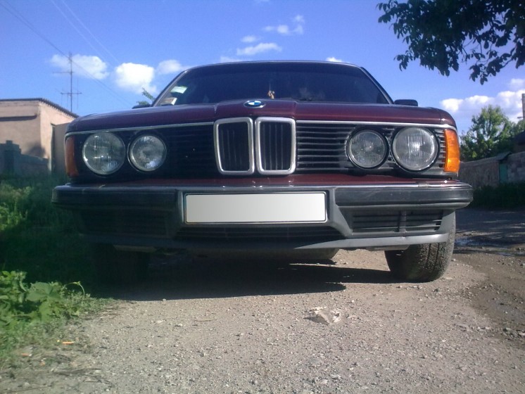 Фото BMW732i 3.2L 5-МКПП (1985 г.в. 250000 км)