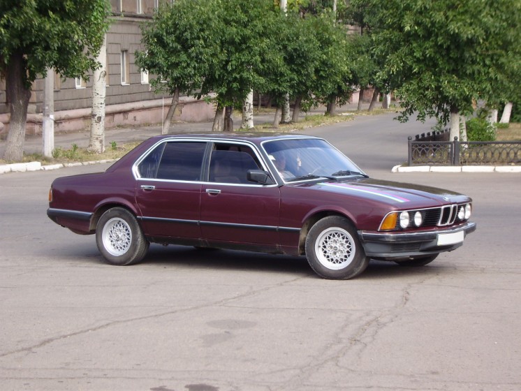 Фото BMW732i 3.2L 5-МКПП (1985 г.в. 250000 км)