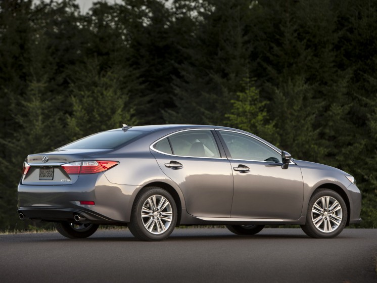 Фото Lexus ES 2012-го модельного года