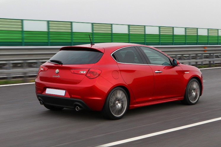 Фото Alfa Romeo Giulietta 2012-го модельного года