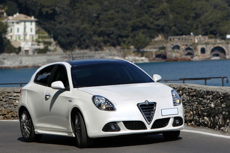 Фото Alfa Romeo Giulietta 2012-го модельного года