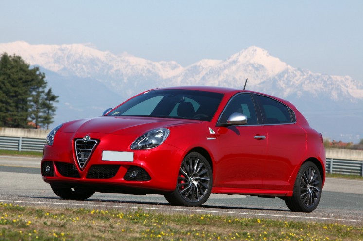 Фото Alfa Romeo Giulietta 2012-го модельного года