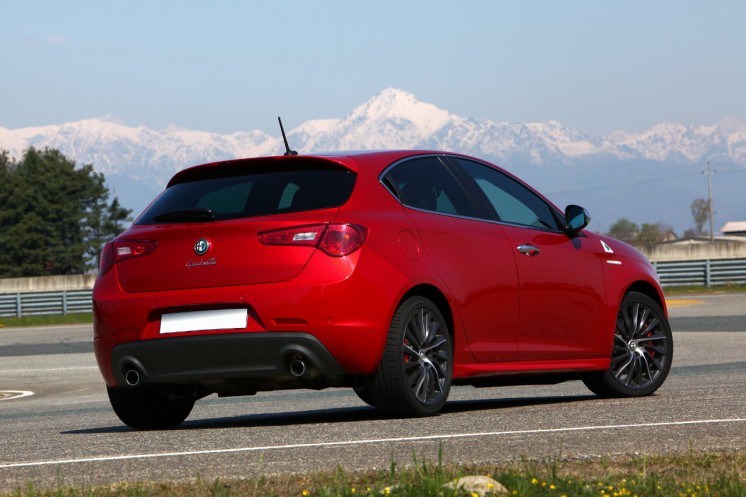 Фото Alfa Romeo Giulietta 2012-го модельного года