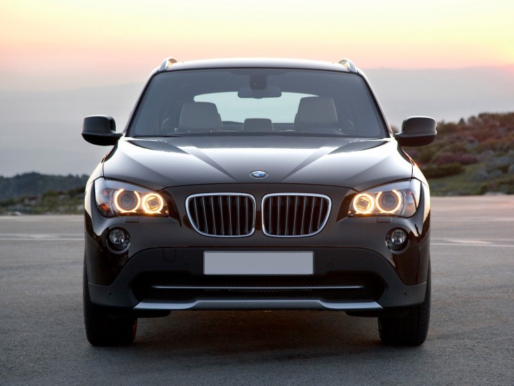 Фото BMW X1 2012-го модельного года