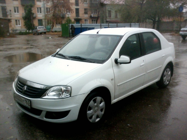 Фото Renault Logan (белый) (2012г.в. 10000 км)