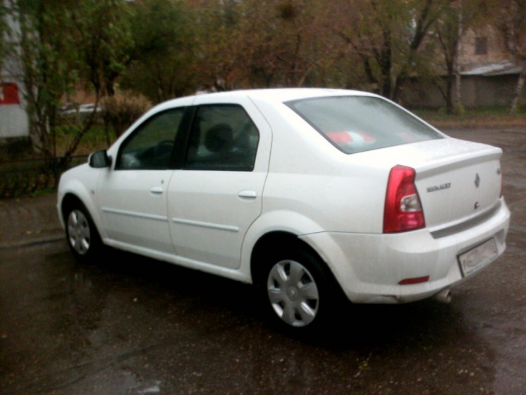 Фото Renault Logan (белый) (2012г.в. 10000 км)