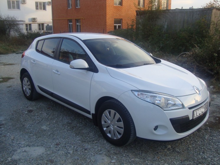 Фото Renault Megan 1.6л МКПП5 (2011 г.в. 22000 км)