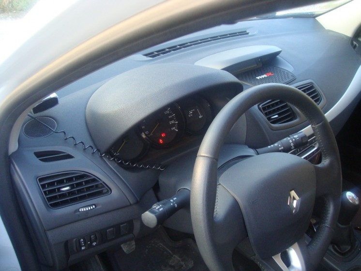 Фото Renault Megan 1.6л МКПП5 (2011 г.в. 22000 км)