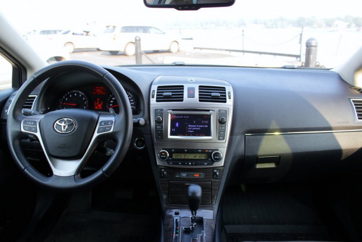 Фото Toyota Avensis 2.0л (2011 г.в. 25000 км)