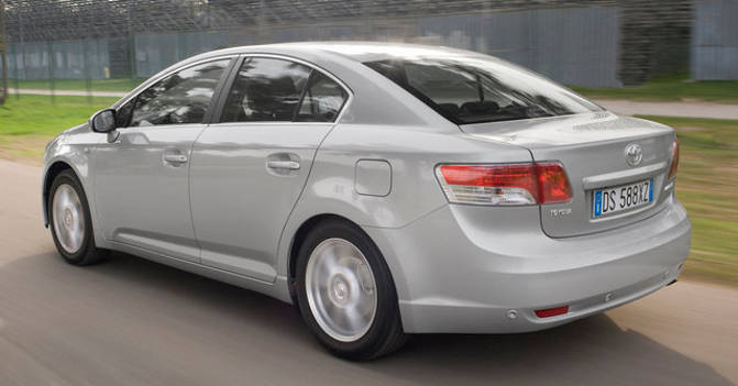 Toyota Avensis 2010 - 2011 модельного года