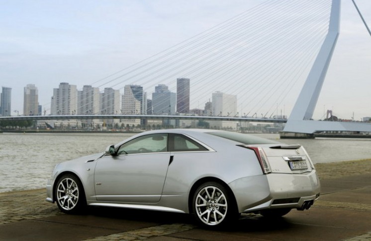 Фото Cadillac CTS-V Coupe 2013-го модельного года