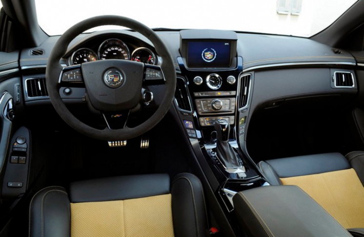 Фото Cadillac CTS-V Coupe 2013-го модельного года