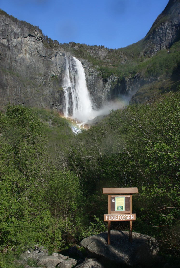 Водопад Feigefossen издалека, до подъема