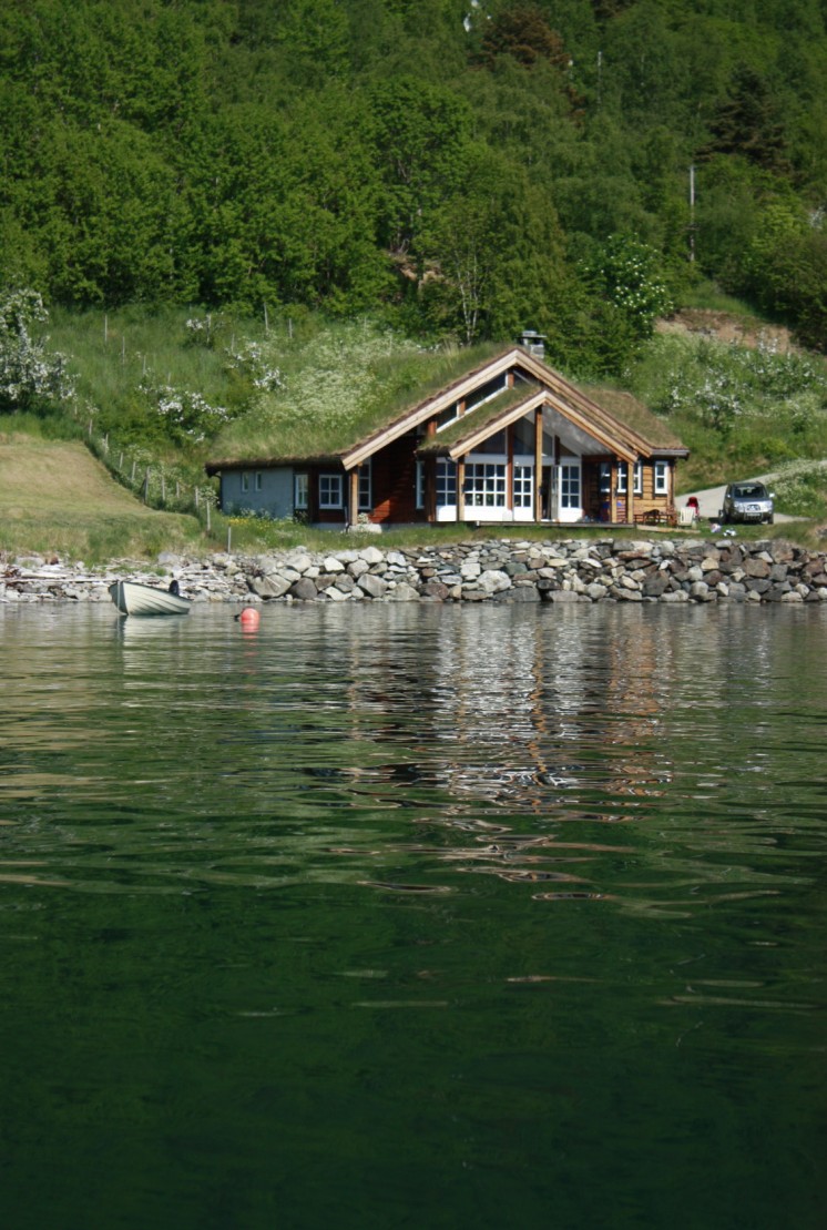 Вид со склона горы Molden на соседние вершины и фьорд