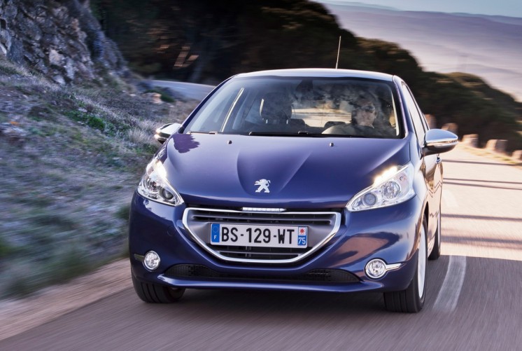 Фото обзора - тест-драйва Peugeot 208 2013-го года