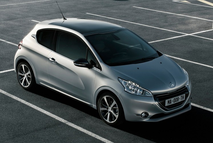 Фото обзора - тест-драйва Peugeot 208 2013-го года