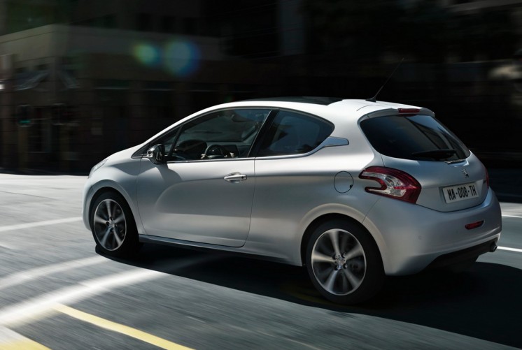 Фото обзора - тест-драйва Peugeot 208 2013-го года