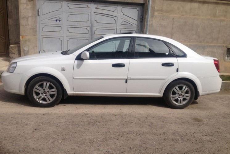 Фото Chevrolet Lacetti 1.8л (122 л.с.) АКПП (2012 г.в., 30000 км) 