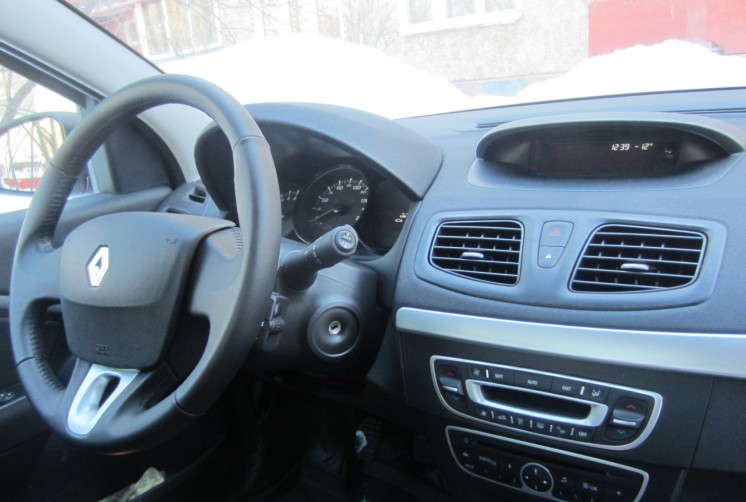 Фото отзыв о Renault Fluence 1.6л МКПП5 (2012 г.в., 8500 км)