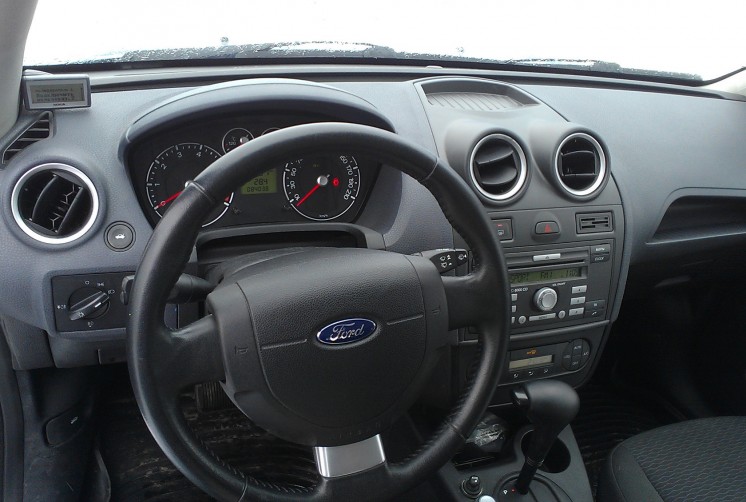 Фото отзыв о Форд Фиеста 1.6 л. автомат (2006 г.в., 80000 км)