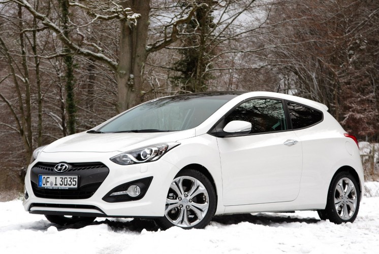 Фото трехдверного хэтчбека Hyundai i30 2013-го года