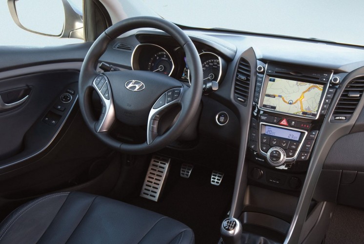 Фото трехдверного хэтчбека Hyundai i30 2013-го года