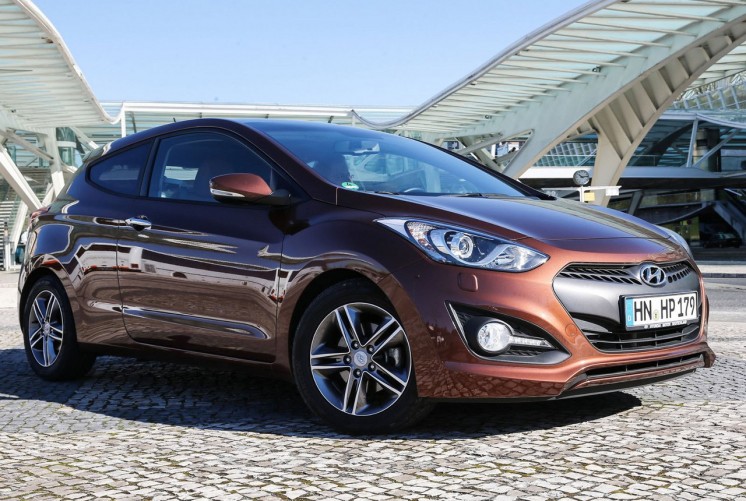 Фото трехдверного хэтчбека Hyundai i30 2013-го года