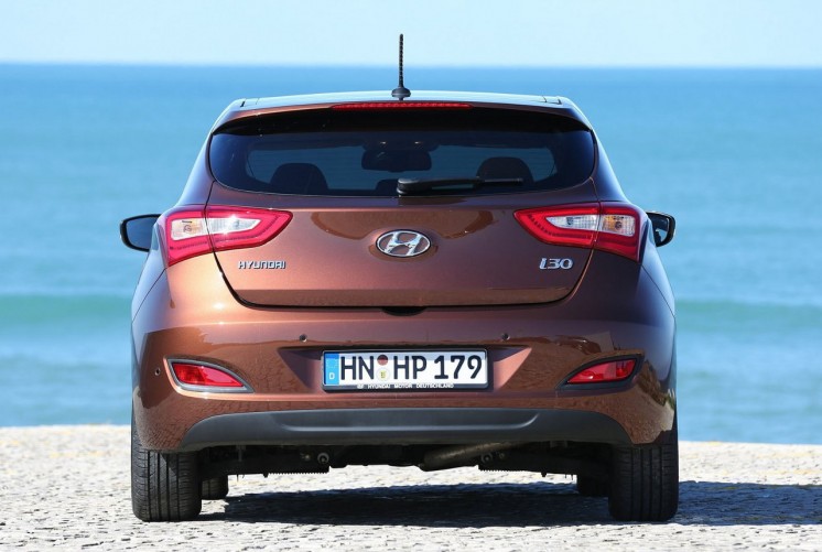 Фото трехдверного хэтчбека Hyundai i30 2013-го года