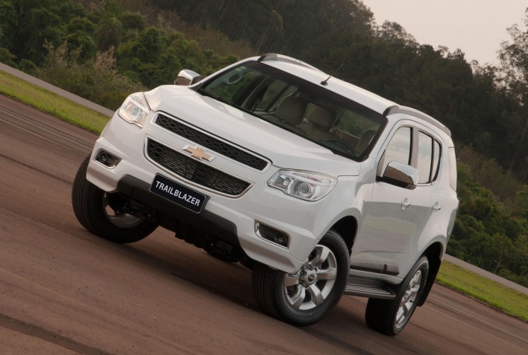 Фото обзор - тест-драйв Chevrolet TrailBlazer 2013-го года