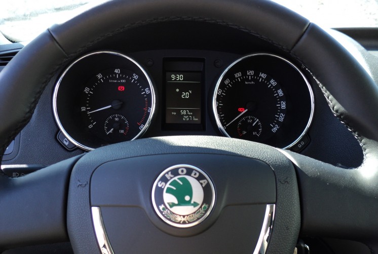 Фото отзыв о Skoda Yeti 1.2 МКП6 (2012 г.в., 2700 км)