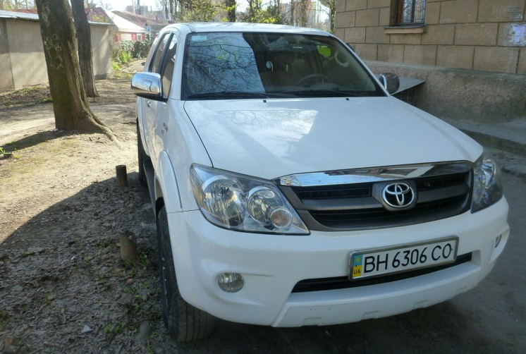 Фото отзыв о Toyota Fortuner (Hilux) 2.7л АКПП (2011 г.в., 64000 км)