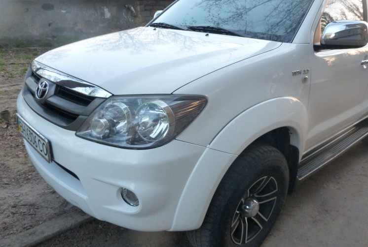 Фото отзыв о Toyota Fortuner (Hilux) 2.7л АКПП (2011 г.в., 64000 км)