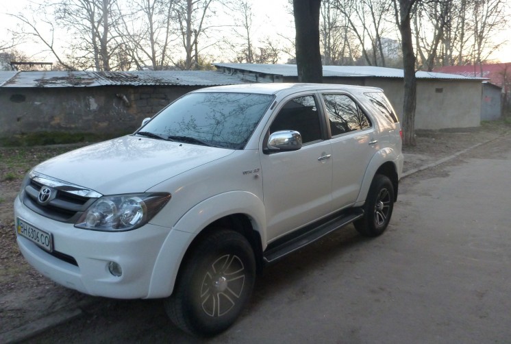 Фото отзыв о Toyota Fortuner (Hilux) 2.7л АКПП (2011 г.в., 64000 км)