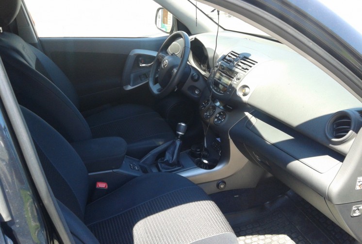 Фото отзыв о Toyota RAV4 2л 6-ст. механика (2011 г.в., 30500 км)