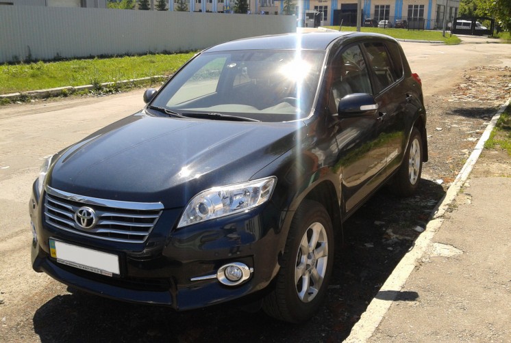 Фото отзыв о Toyota RAV4 2л 6-ст. механика (2011 г.в., 30500 км)